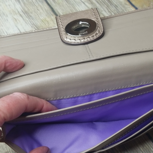 COACH GOLD METALLIC WALLET - Picture 5 of 7